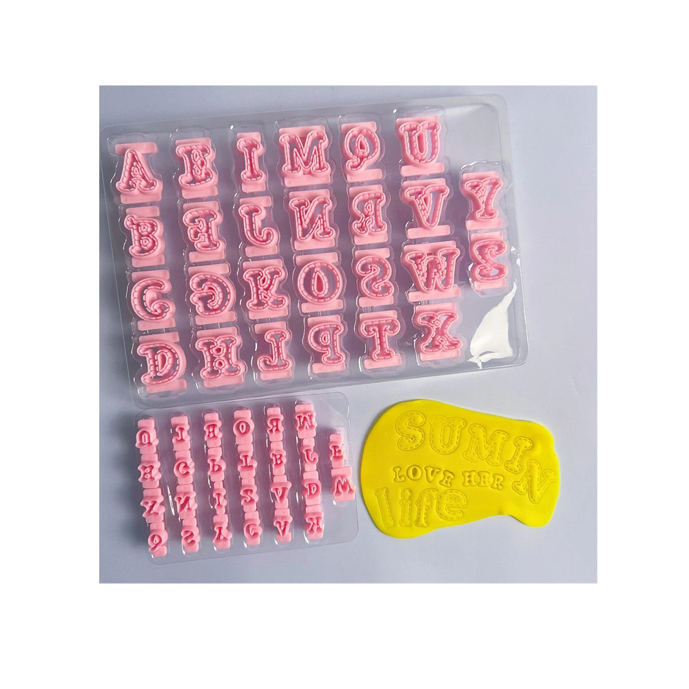 MARCADOR LETRAS MAYUSCULAS 2.5 CMS. 26 PZAS.